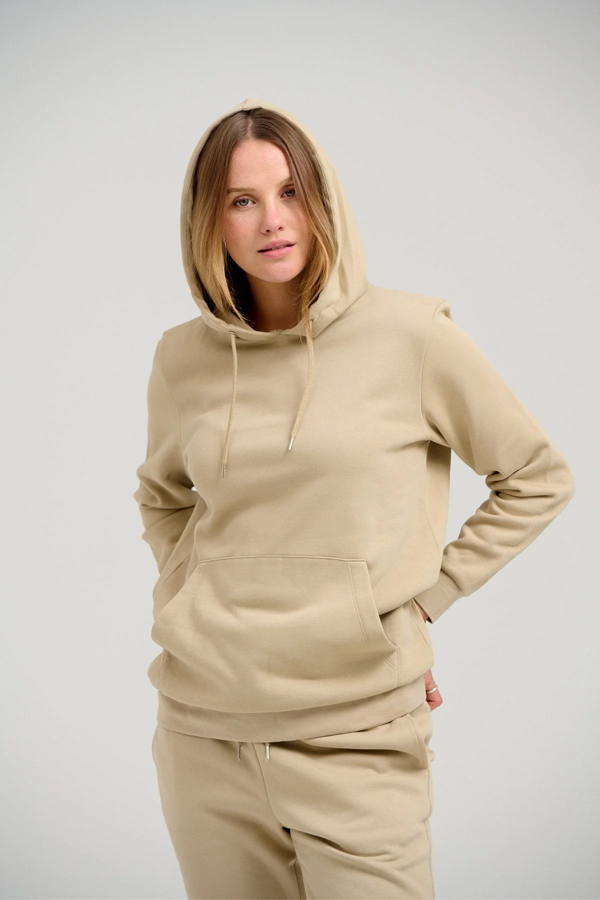 Basic Sweatsuit mit Hoodie (dunkles Beige) - Paketangebot (Damen) - Image 2