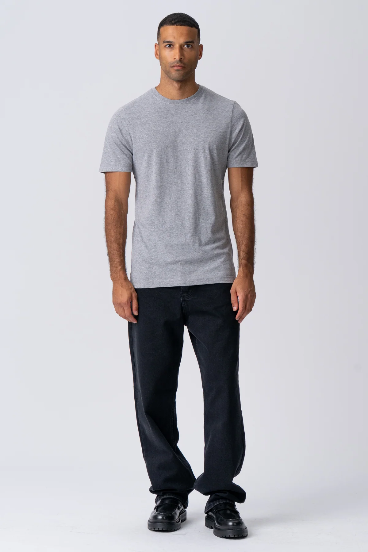 Basic T-Shirt - Grau - Image 2