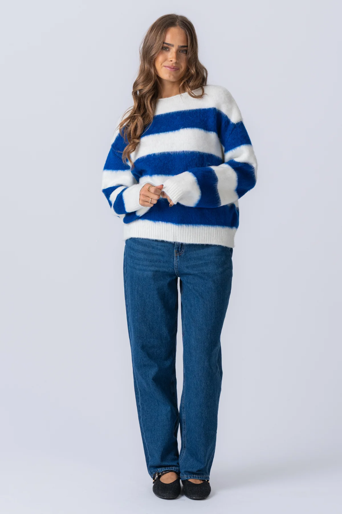 Celina gestreifter gestrickter Pullover - Weiß/Marine - Image 10