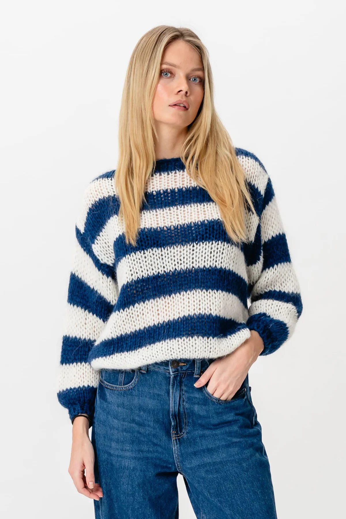 Celina gestreifter gestrickter Pullover - Weiß/Marine - Image 7