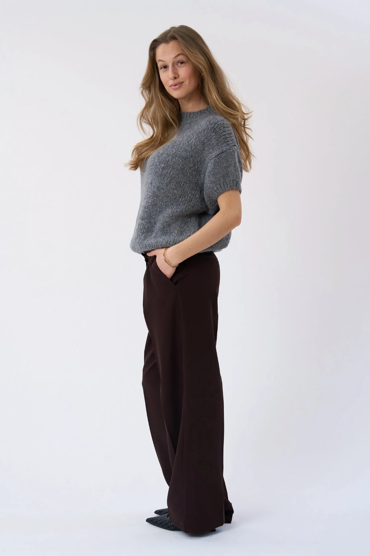 Chloe Kurzarmstrick – Grau - Image 2
