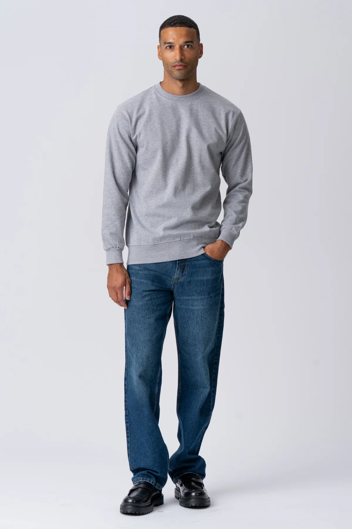 Essential Crewneck – Graumeliert - Image 4
