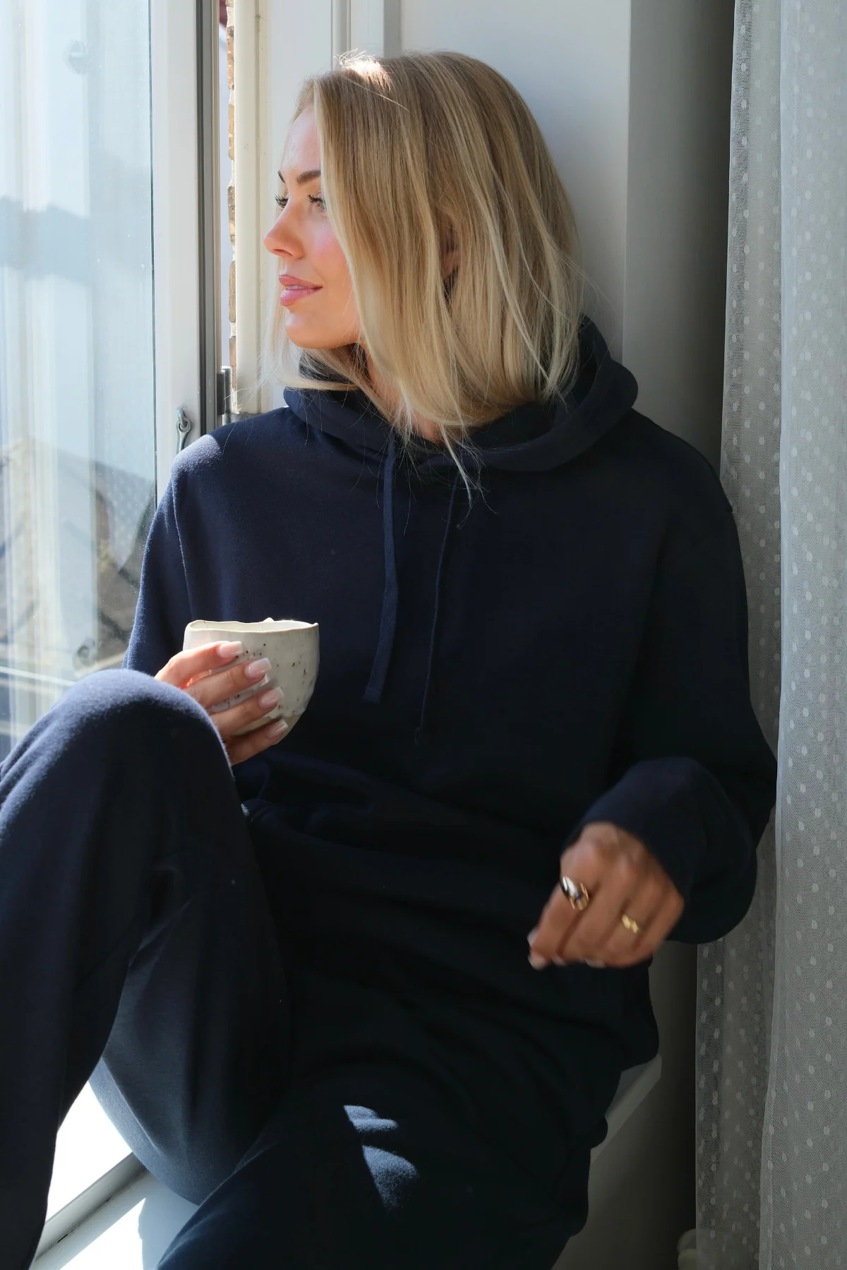 Essential Kapuzenpullover – Marineblau - Image 4