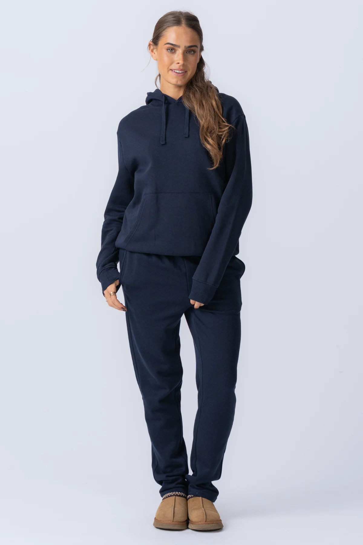 Essential Kapuzenpullover – Marineblau - Image 7