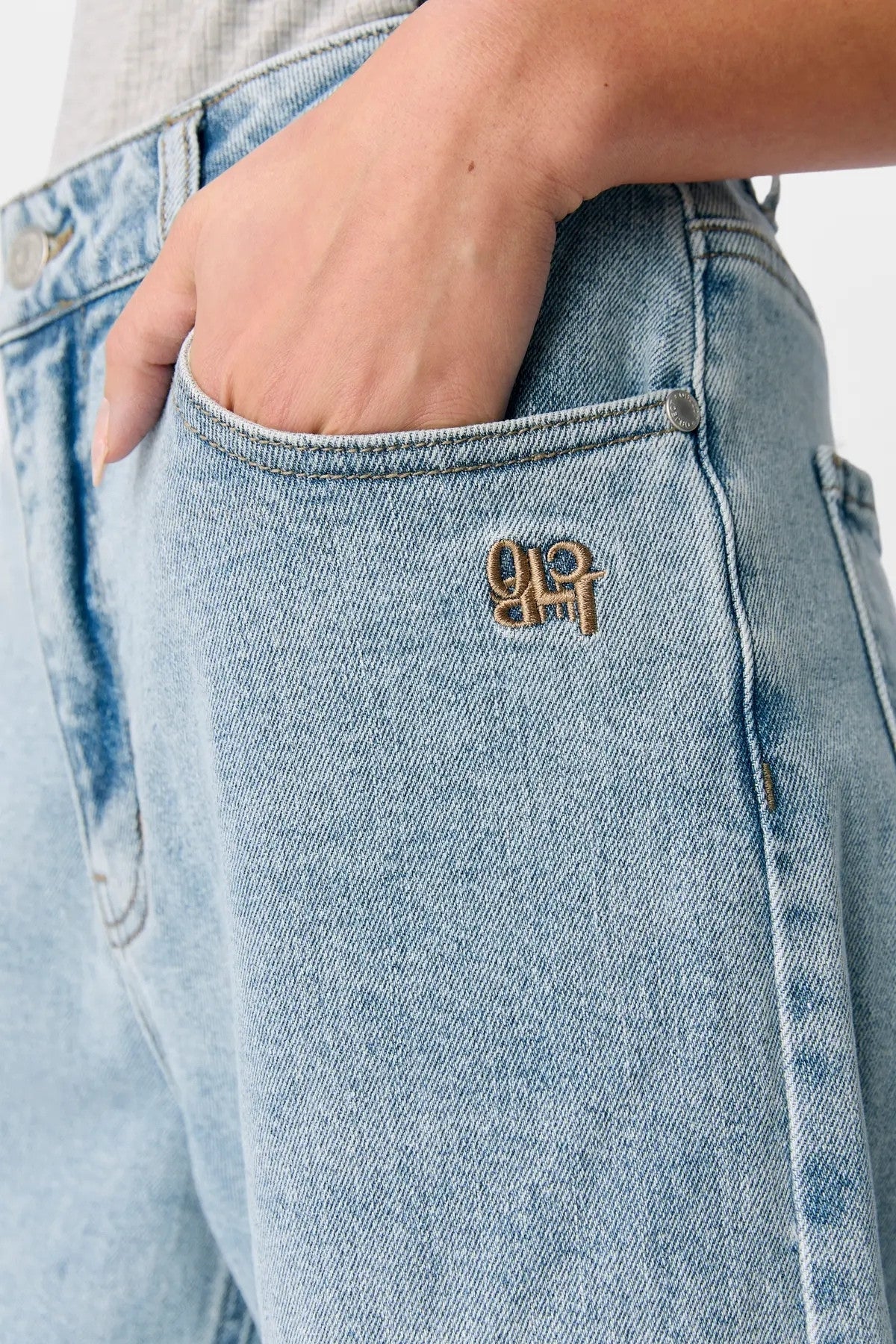 Isra Bermuda Shorts - mittelblauer Denim - Image 6