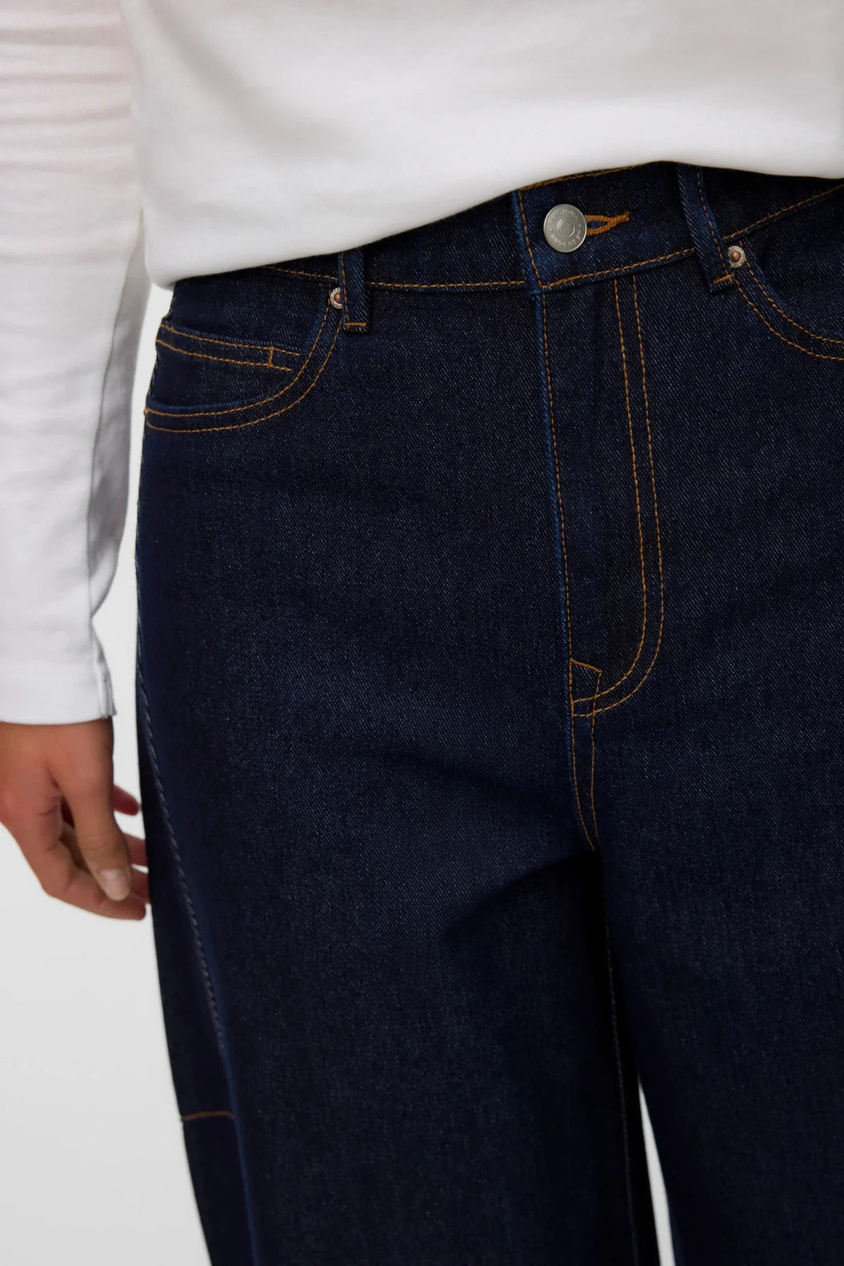 Kaitlin Wide Barrel Jeans – Dunkelblauer Denim - Image 3
