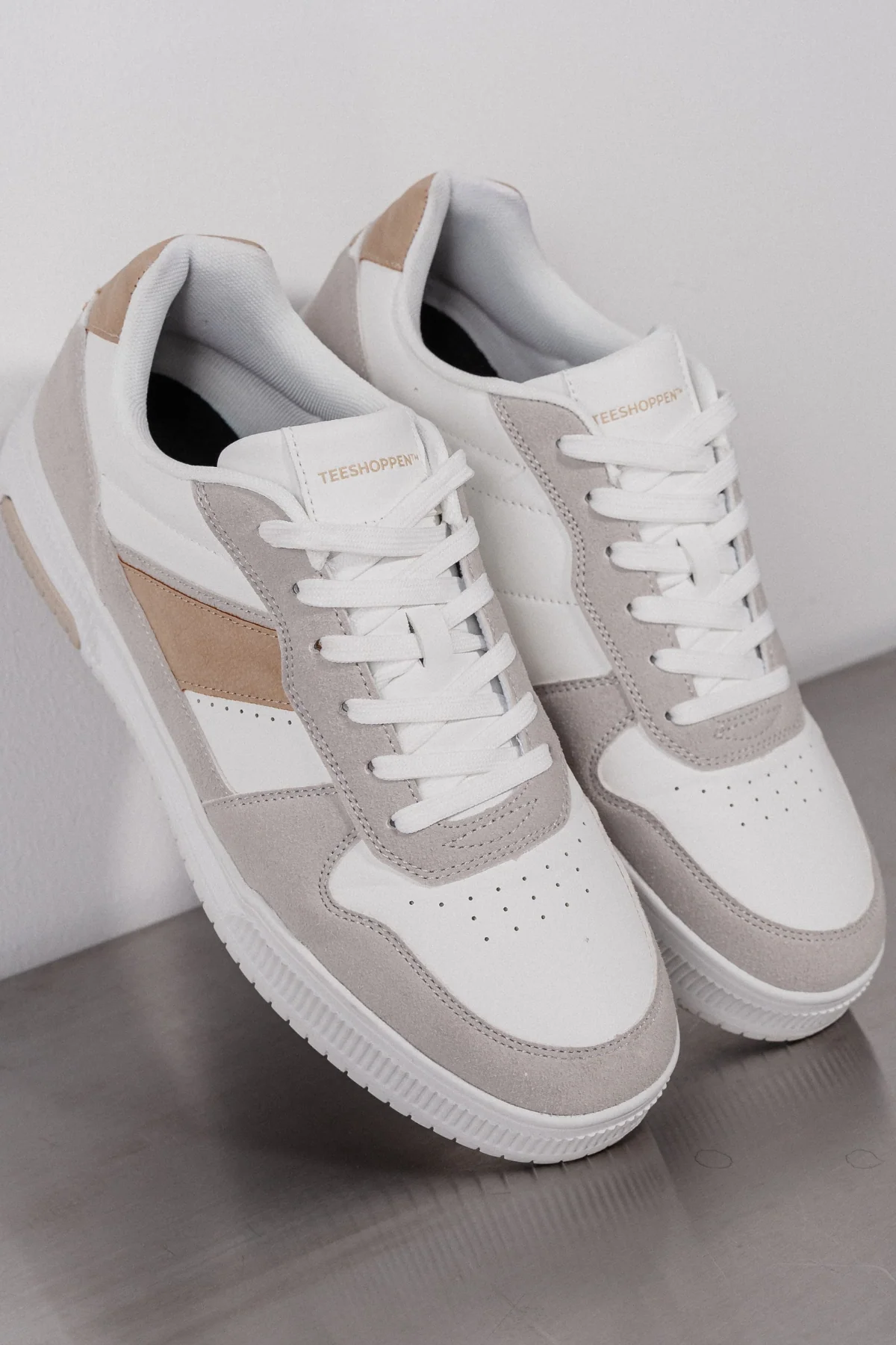 Klassischer Sneaker - Weiß/Beige - Image 2