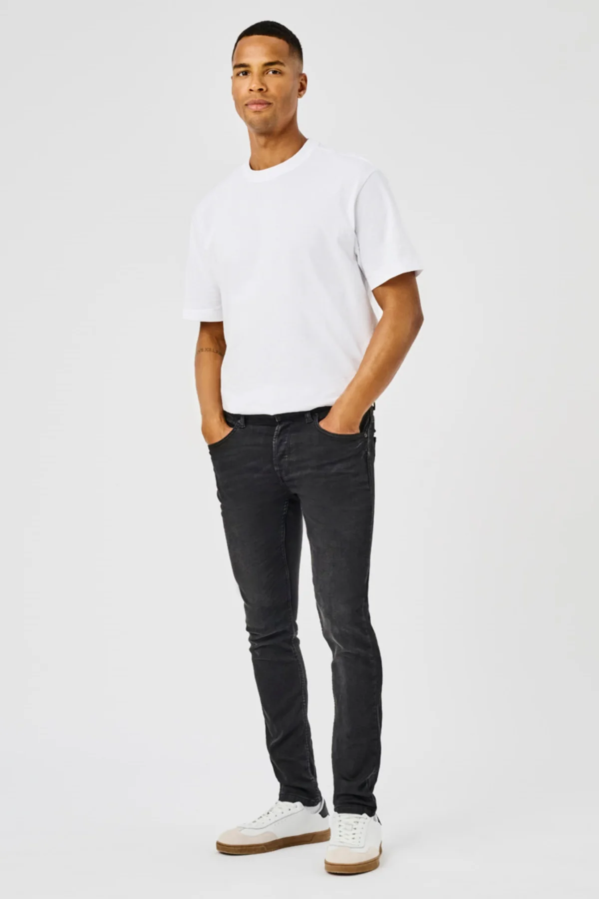 Loom Jog Jeans - Denim Black - Image 4
