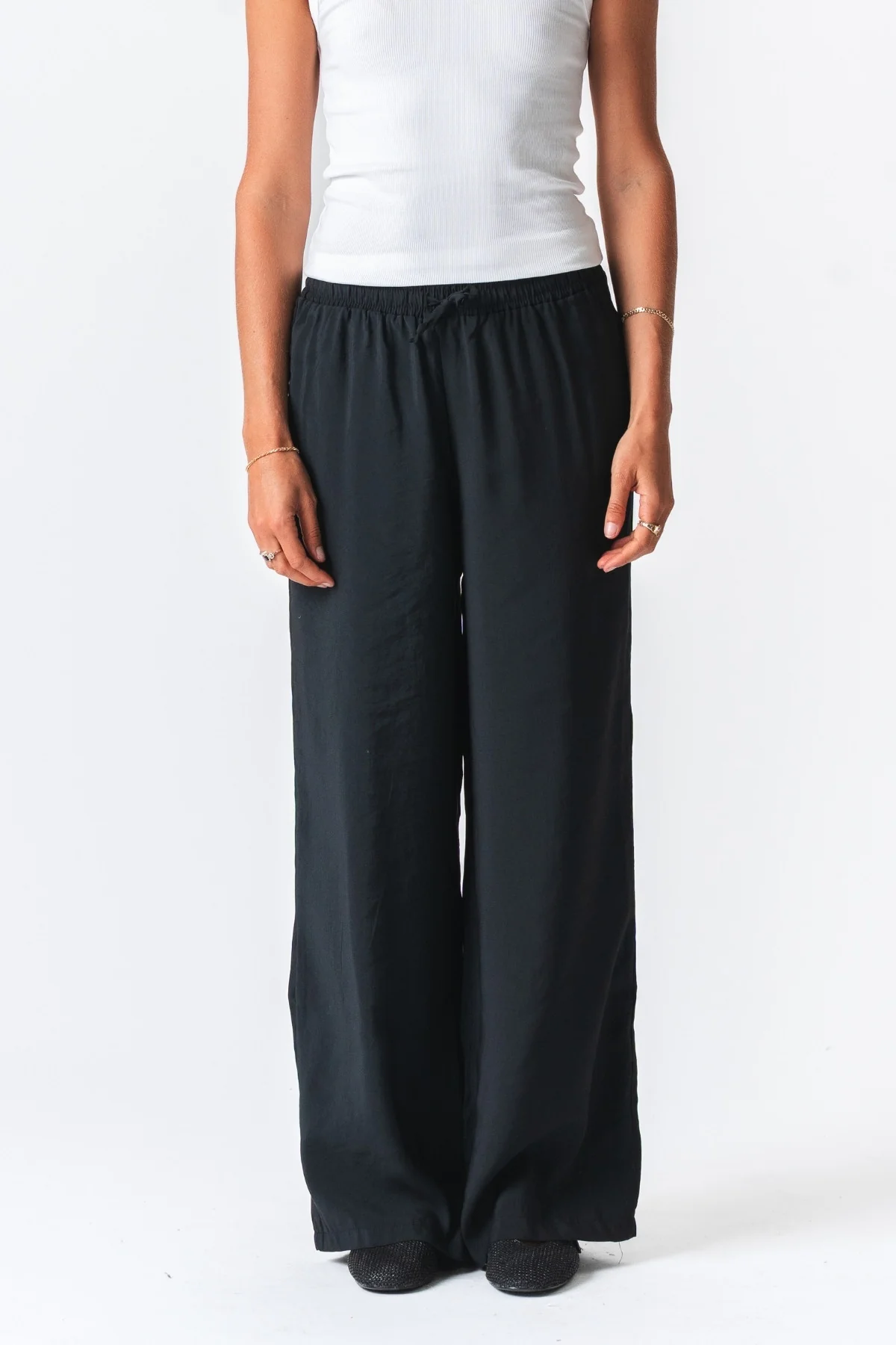 Mia Pants + Mia -Shirt (schwarz) - Paketangebot - Image 4