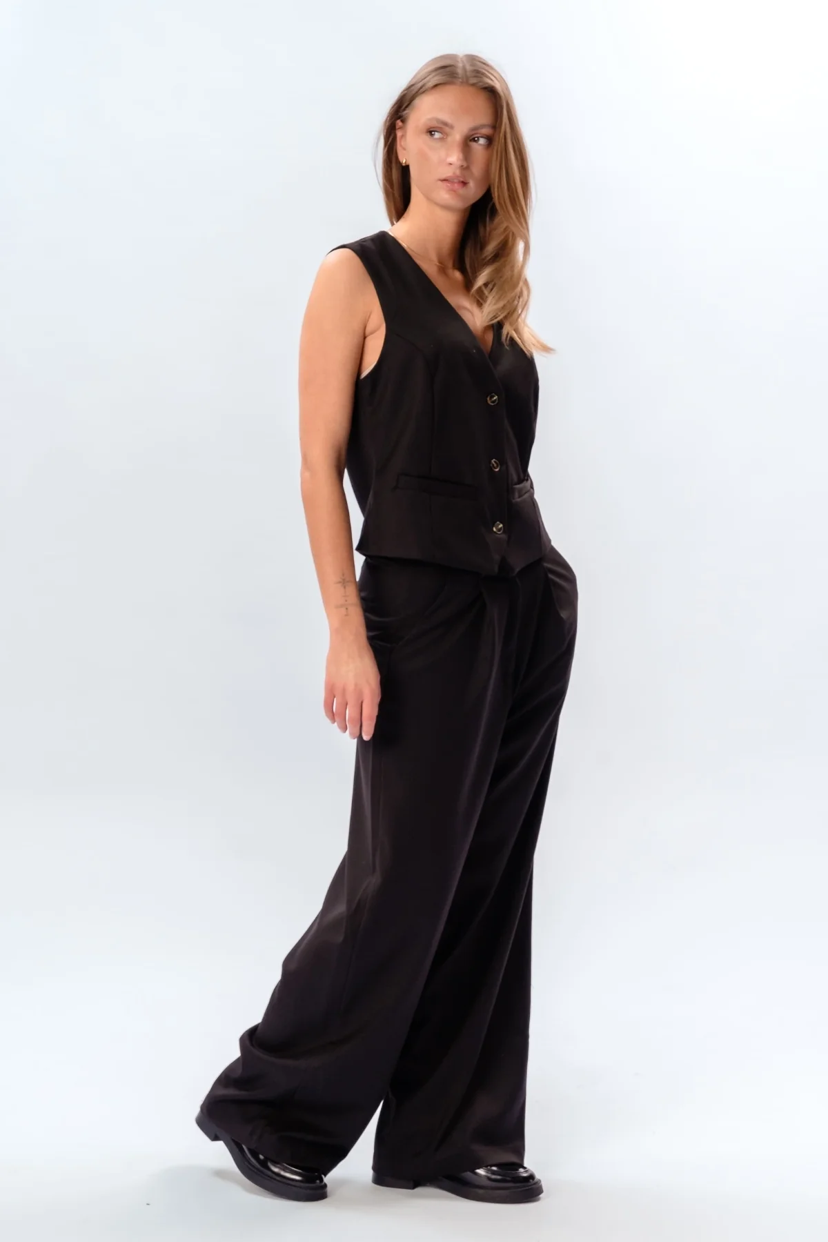 Nadia Vest und pants (Schwarz) - Paketangebot - Image 4