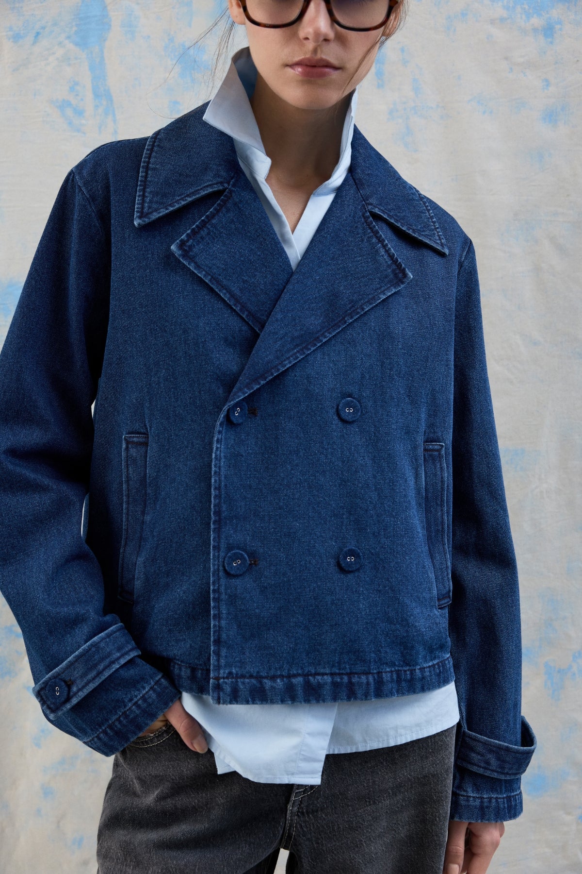 Nata Kurzer Denim-Trenchcoat – Dunkelblauer Denim - Image 2