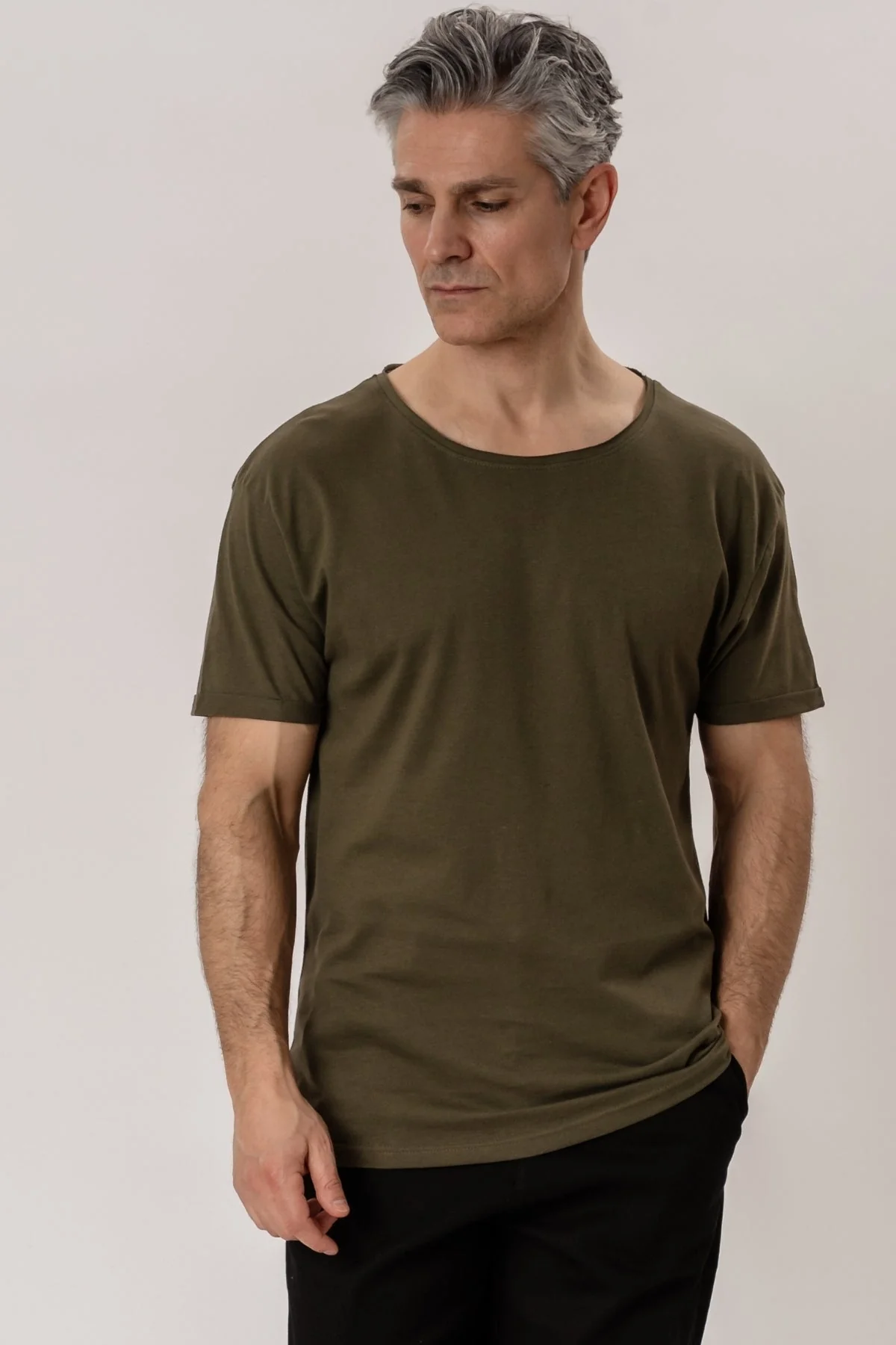 T-Shirt mit tiefem Ausschnitt – Grün meliert