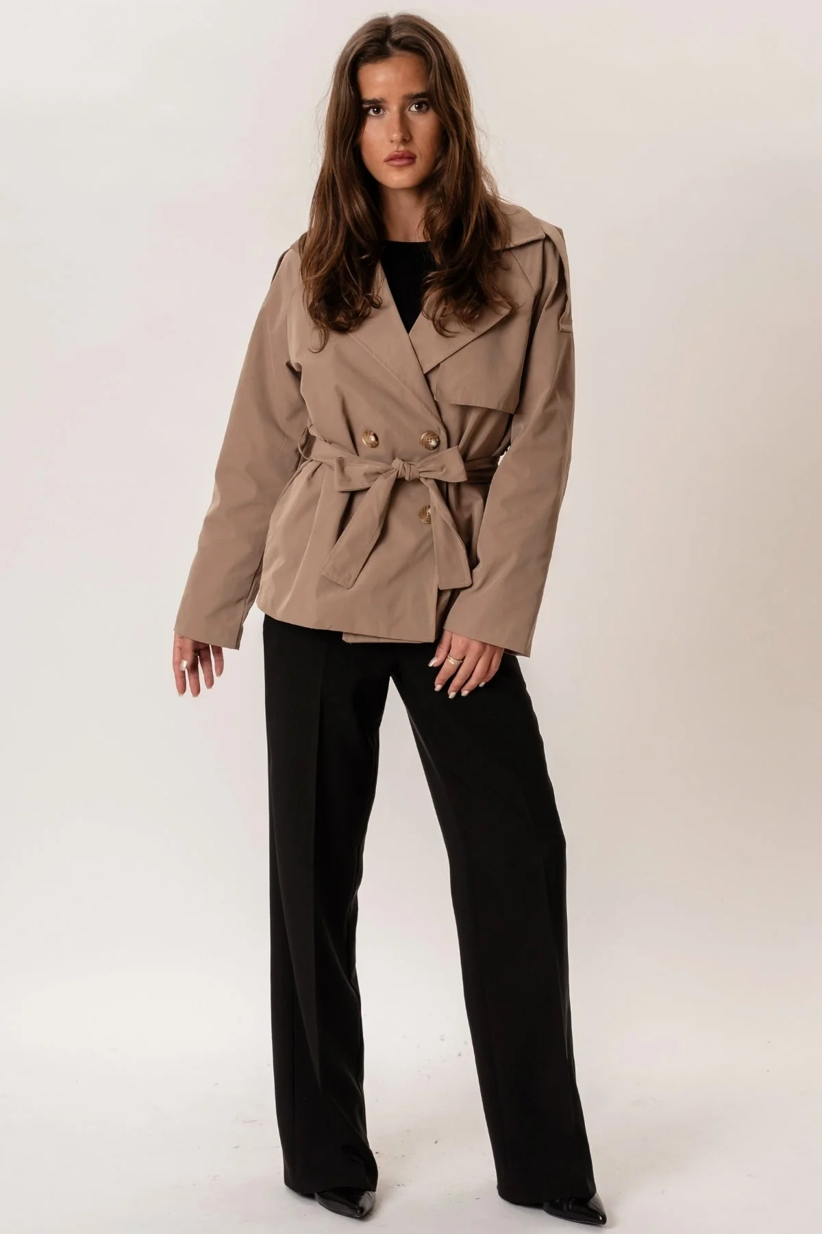 Sia Kurzer Trenchcoat – Kamel - Image 3