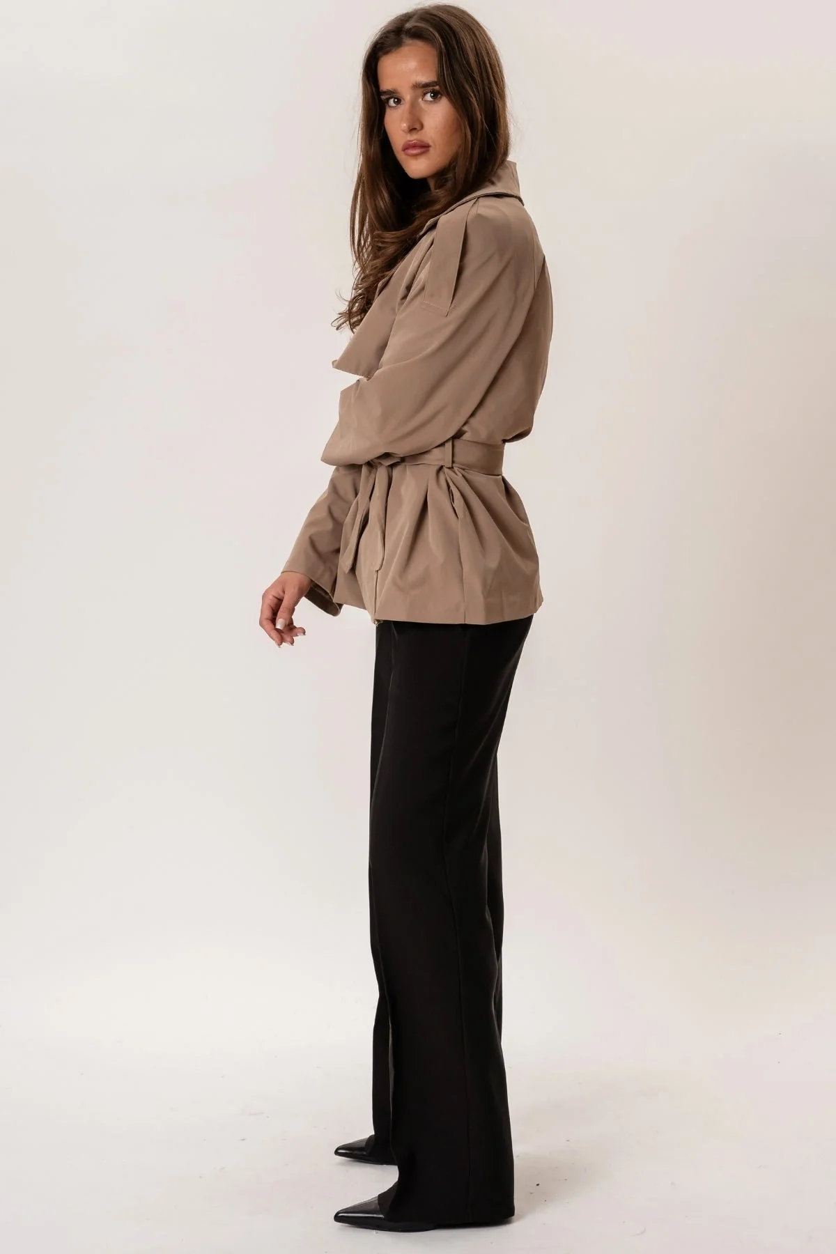 Sia Kurzer Trenchcoat – Kamel - Image 4