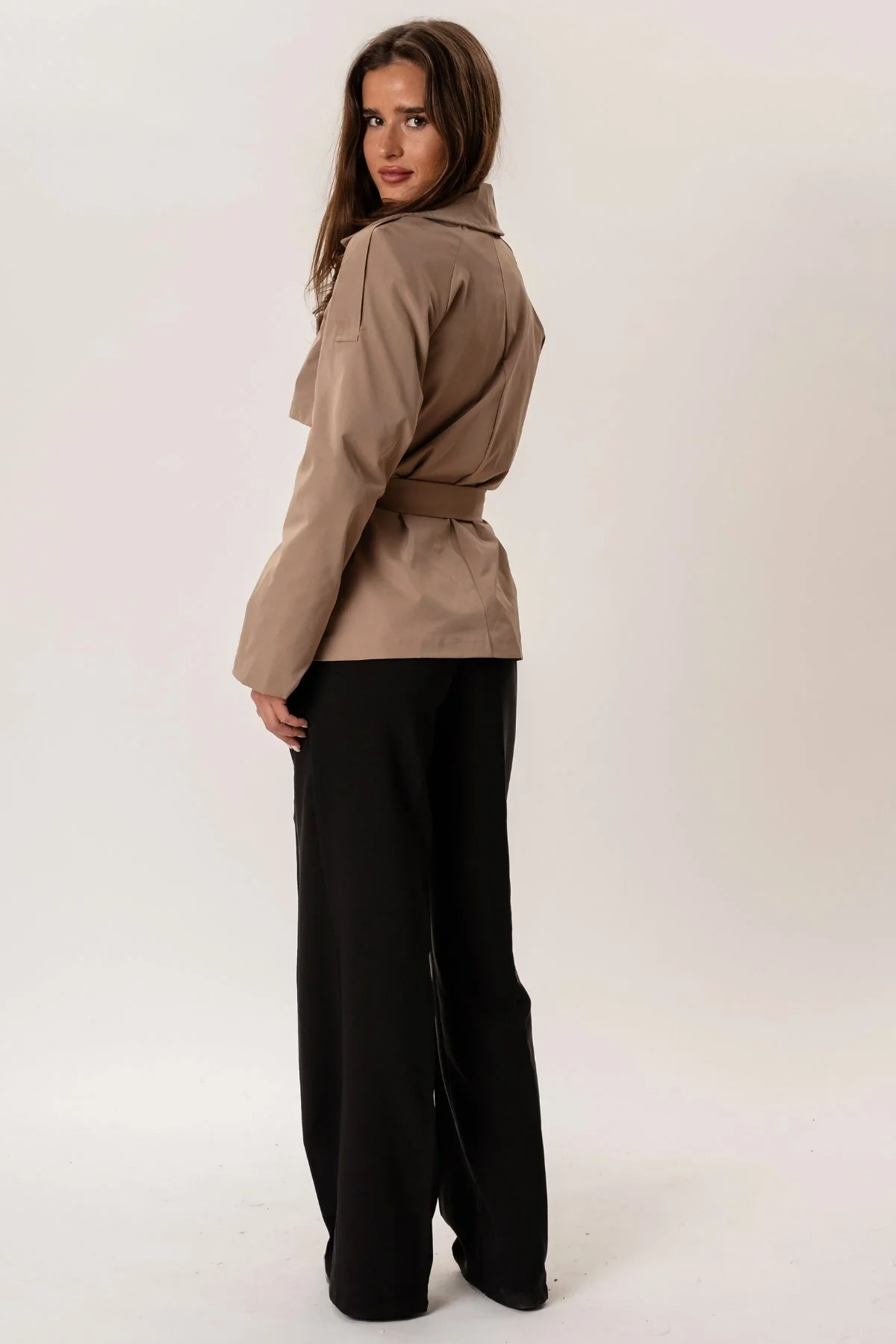 Sia Kurzer Trenchcoat – Kamel - Image 5