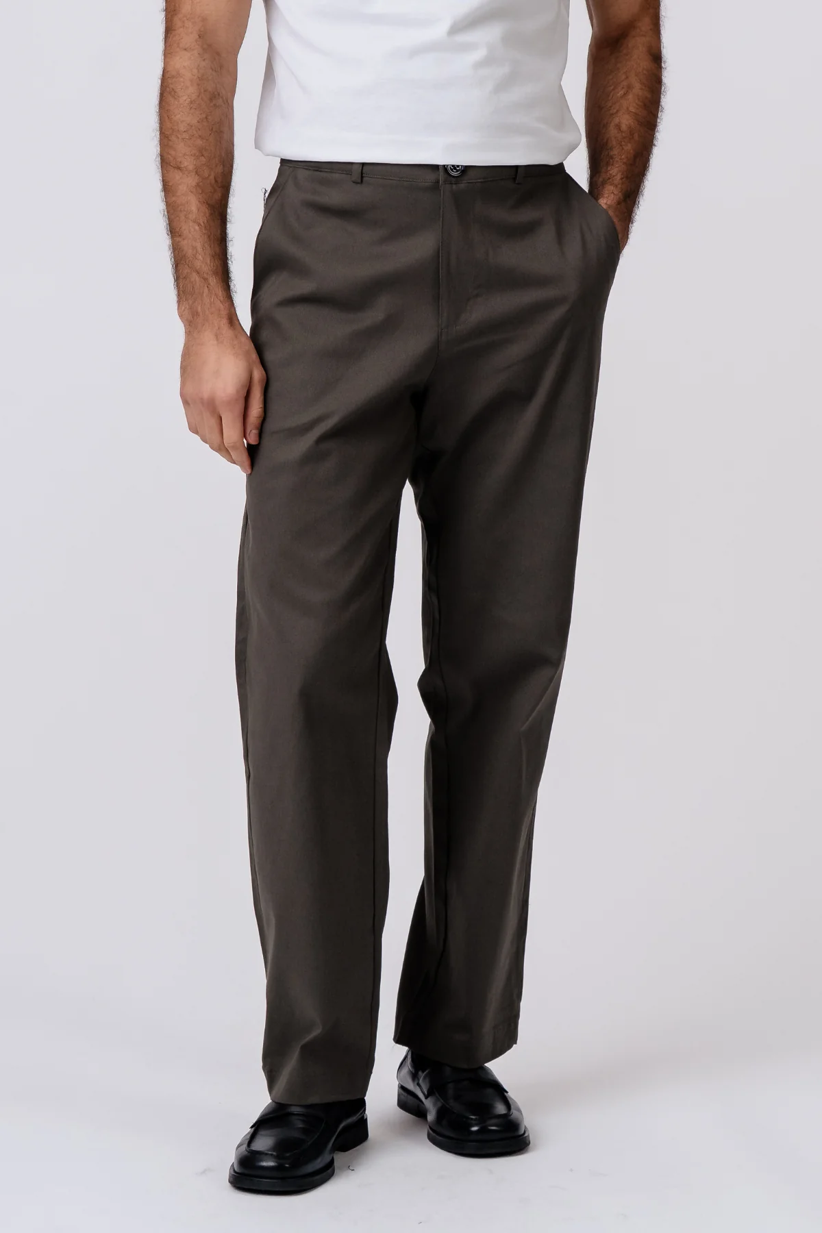 Gerade geschnittene Baumwoll-Chino – Oliv