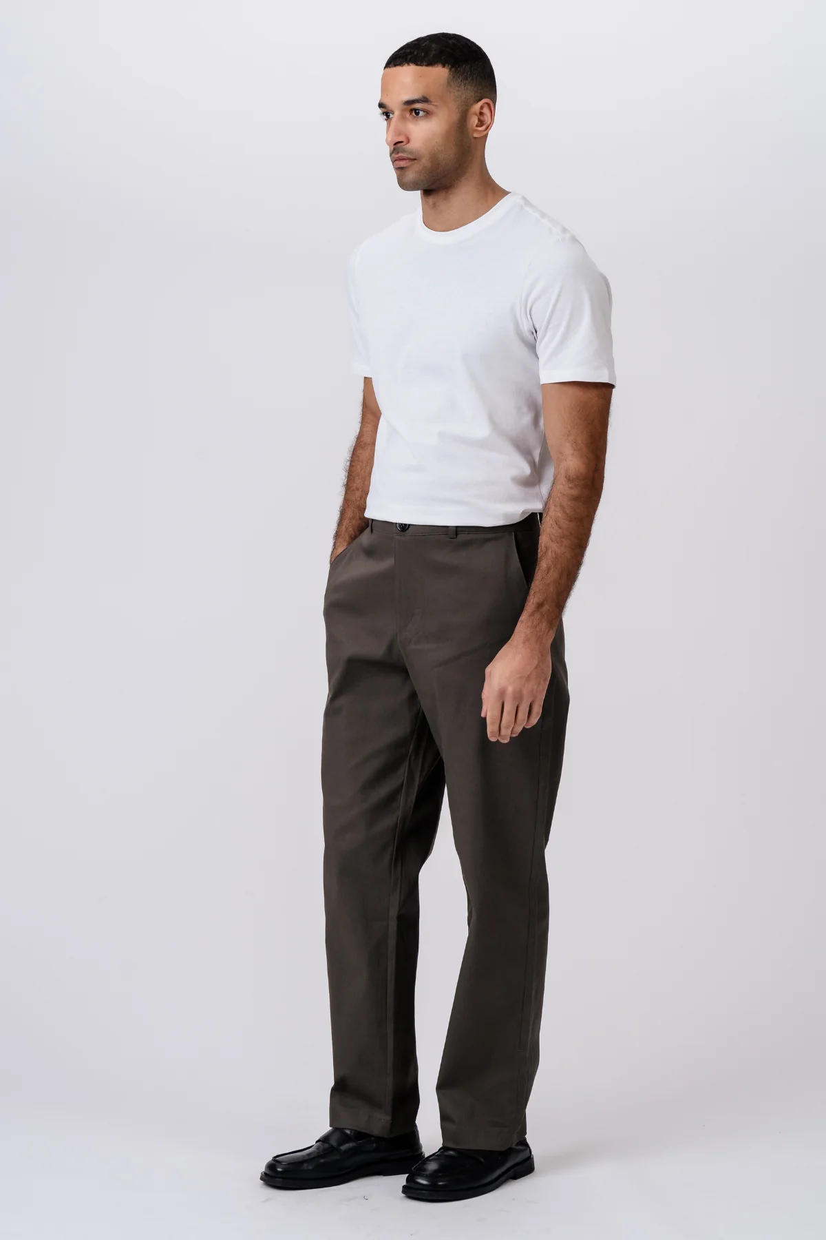 Gerade geschnittene Baumwoll-Chino – Oliv - Image 5