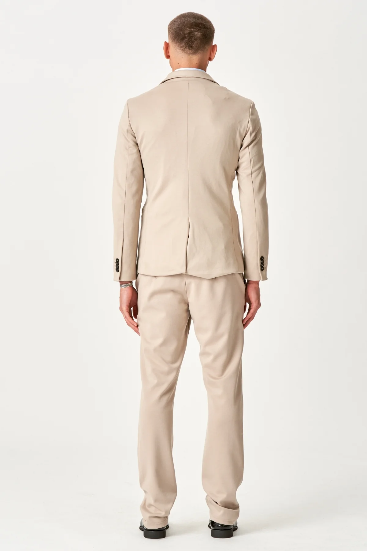 The Original Performance Anzug Regular Passform – (Sand) - Image 2