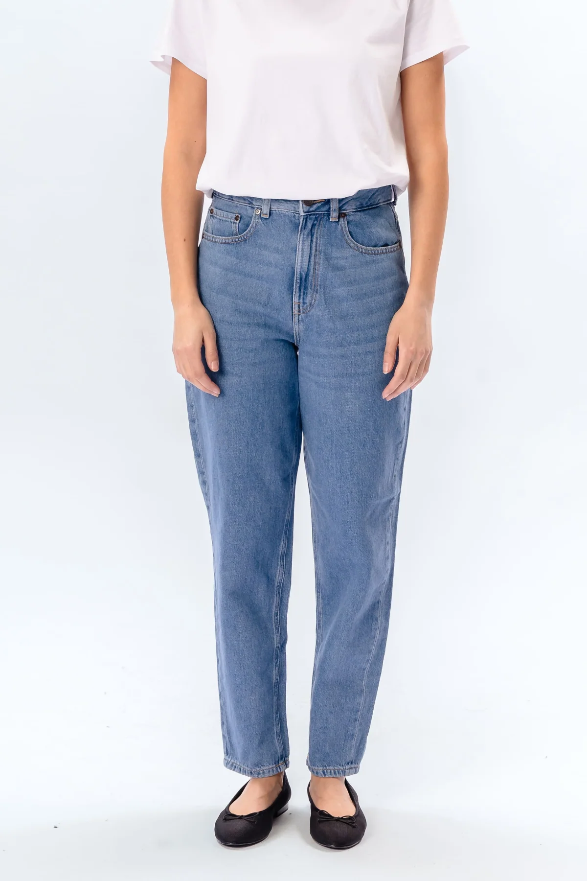 The Original Performance Mom Jeans - Hellblauer Denim - Image 3