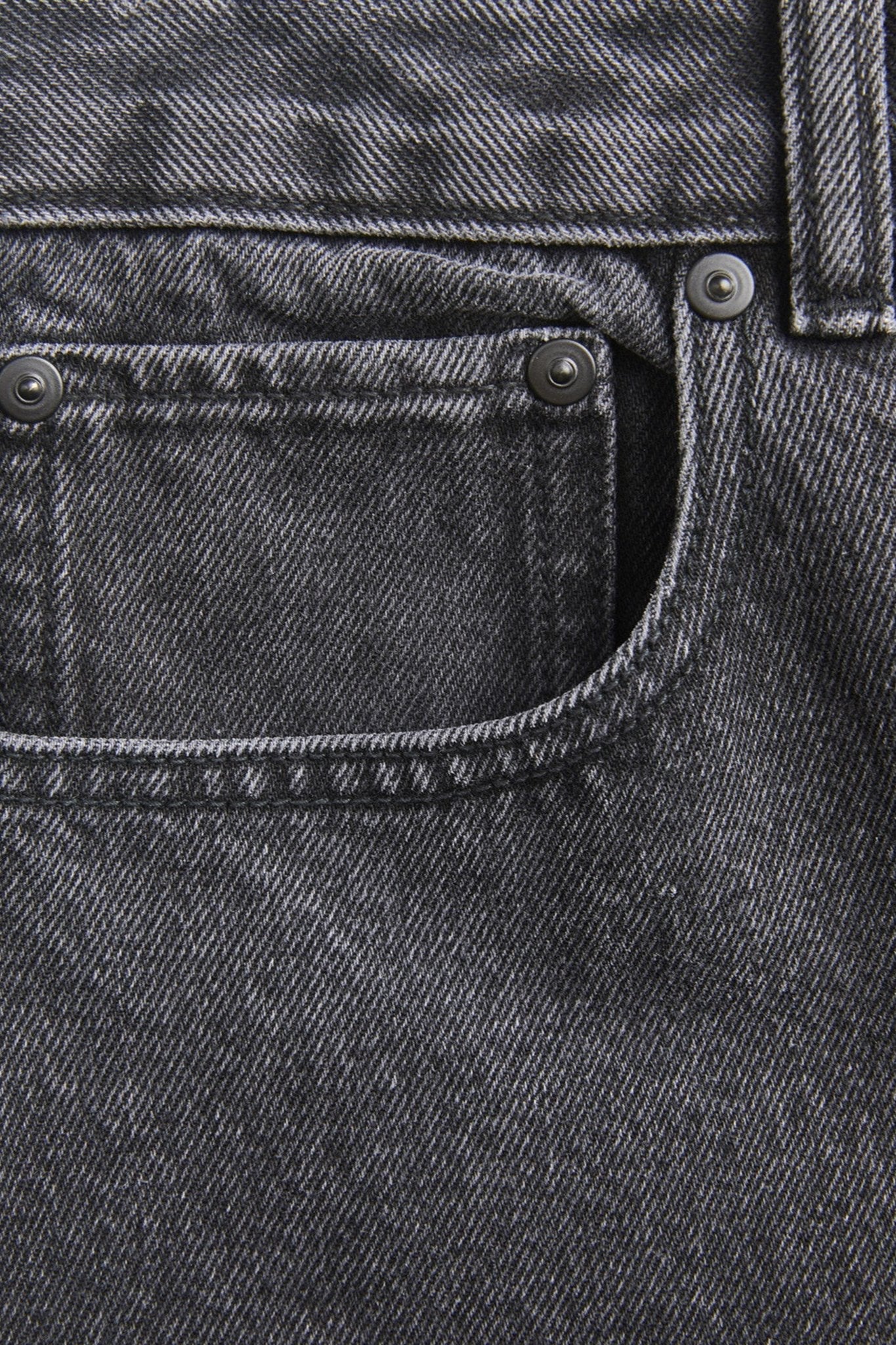 The Original Performance Mom Jeans - Gewaschener schwarzer Denim - Image 11